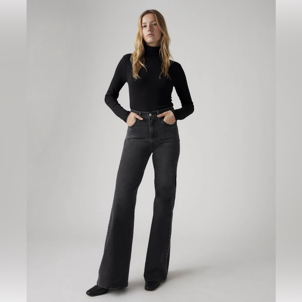 Levi's ribcage bell NWT 26x32